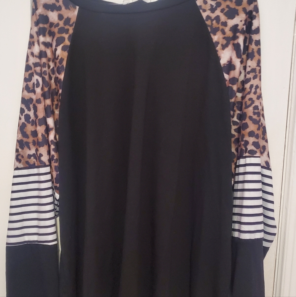 CARCOS NWOT Leopard Print Shirt Never worn